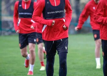 Медицинският екип на националния отбор на България потвърди, че Николай Минков е счупил пръста на крака срещу Ирландия и ще отсъства няколко седмици