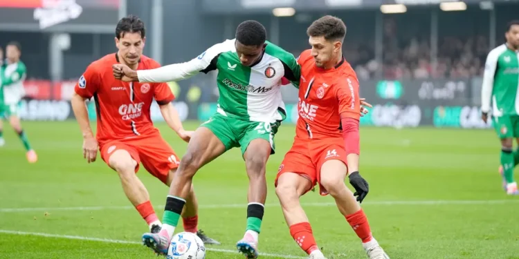 Barcelona geïnteresseerd in Feyenoord-tiener Givairo Read voor backpositie.