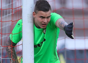 ЛЕВСКИ СОФИЯ 🔵 ⚪ И БОТЕВ ПЛОВДИВ 🟡⚫ БЪЛГАРИЯ: Единственото хубаво нещо беше дебютът на Светльо Вуцов. Дебютът на Вуцов озарява слабото и разочароващо дерби на “Георги Аспарухов”. Научете повече на 👇 👇 👇 