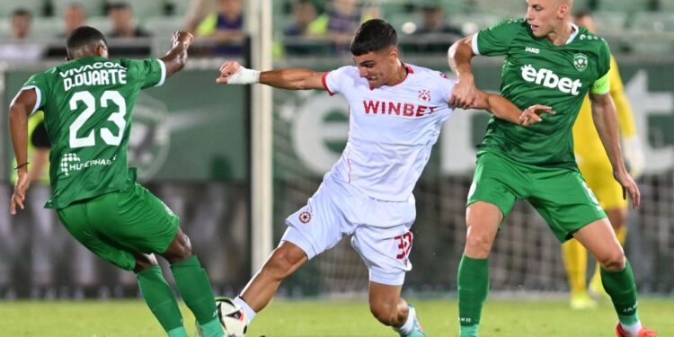 Лидерът в Белгия следи героя на ЦСКА от дербито и то още отпреди да накаже Левски