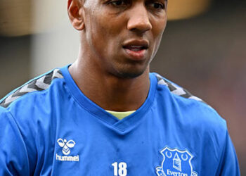 Ο ελληνικός σύλλογος ΠΑΟΚ θέλει τον πρώην αρχηγό της Μάντσεστερ Γιουνάιτεντ Άσλεϊ Γιουνγκ, καθώς εκείνος επιθυμεί να αποχωρήσει από την Έβερτον