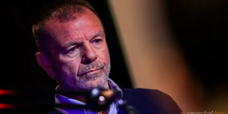 Стойчо Младенов за Левски: Толкова бой са яли, че е нормално да мълчат