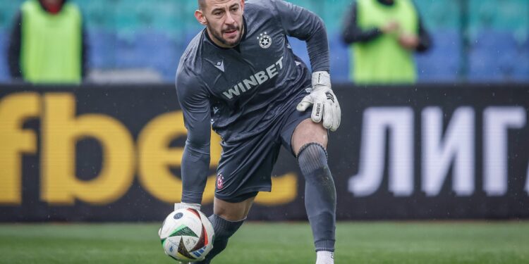 Иван Дюлгеров се присъединява към България „А“