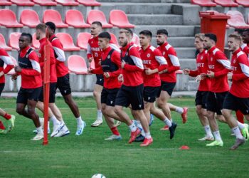 подготвяйки се за предстоящата битка с масивно представяне и обучение