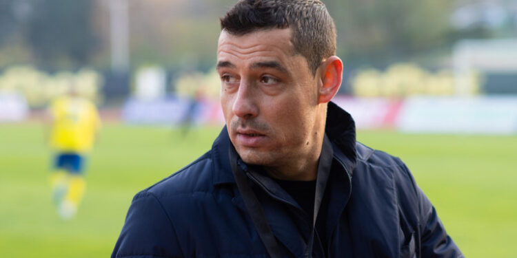 Хулио Веласкес: Нуждая се от друг играч на тази позиция, той симулира контузия, за да ходи в клуб с момичета, не е сериозен и трябва да бъде заменен през лятото