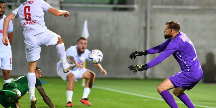 Рогоносецът от Лудогорец си го изкара на Бусато, все едно вратарят на ЦСКА е спал с жена му