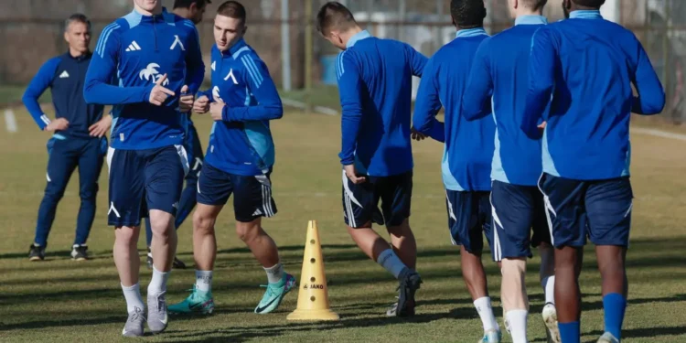 . “ЦСКА РАЗКРИВА ОТКРИТА ТРЕНИРОВКА! Феновете са поканени на събитието на 12 март”  „НА ЖИВО И ОТ ОТБЛИЗО! Откритата тренировка на ЦСКА на 12 март – уникално фенско изживяване“