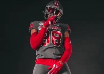 COMMITTED- Oklahoma signs another talented defensive lineman