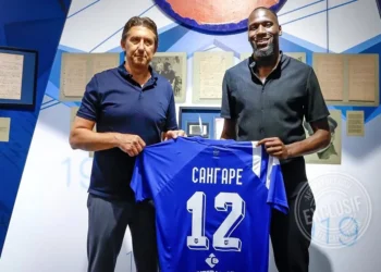 ДВОЙНОСТ? – Мустафа Сангаре отмени решението си за удължаването на договора си с Левски, както се предполагаше, поради … Прочетете повече по-долу