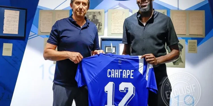 ДВОЙНОСТ? – Мустафа Сангаре отмени решението си за удължаването на договора си с Левски, както се предполагаше, поради … Прочетете повече по-долу