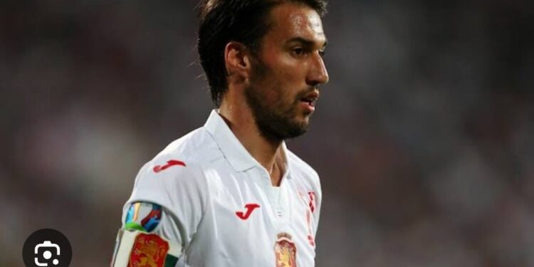 Звездата на Ботев Пловдив Ивелин Попов разделя своите доходи на две и всички доходи от националния отбор, за да подпомага нуждаещите се в България