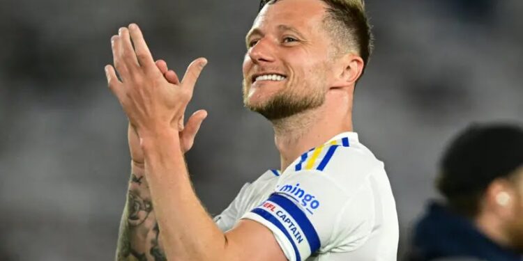 Бившият капитан на Лийдс Купър се присъедини към ЦСКА София