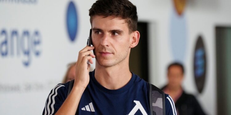 Илиян Стефанов получава контузия на тренировка, с националния отбор на България, Левски София планира да го върне на терена