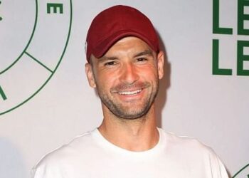 Григор Димитров създава вълнуващ момент за фен на рождения й ден с неочаквано поднасяне на роза по време на участието си на Miami Open 2025