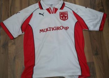 ЦСКА София ще върне екипа от 1999 г. ако феновете го гласуват, като клубът кани феновете да предложат цветовете и дизайните за екипите на следващия сезон