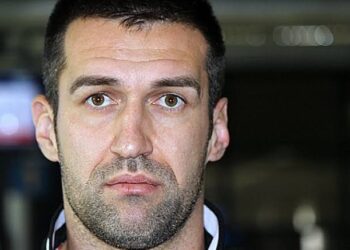 Мартин Камбуров ще поеме поста на старши треньор в Ботев Пловдив като наследник на Душан Керкез и българската управа реши, че е време за промяна