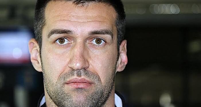 Мартин Камбуров ще поеме поста на старши треньор в Ботев Пловдив като наследник на Душан Керкез и българската управа реши, че е време за промяна