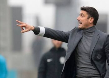 Хулио Веласкес и ръководството на Левски София се разминаха след поражението от ЦСКА София, Веласкес не е доволен от реакцията на ръководството към него, няма да бъде уволнен, но ще напусне по взаимно съгласие