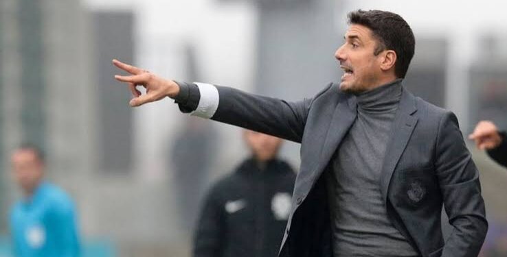 Хулио Веласкес и ръководството на Левски София се разминаха след поражението от ЦСКА София, Веласкес не е доволен от реакцията на ръководството към него, няма да бъде уволнен, но ще напусне по взаимно съгласие