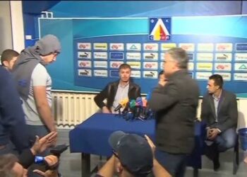 Левски София санкционира два треньорски щаба за насилствено поведение в съблекалнята, нещо, което клубът смята за позорно