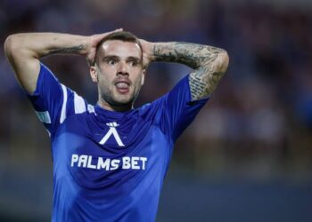 Нападателят на Левски София Александър Колев е спрян, докато се провежда разследване за залагания от Българския футболен съюз, а последствията може да са сериозни, включително забрана за две години