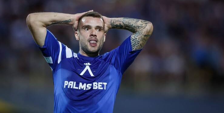 Нападателят на Левски София Александър Колев е спрян, докато се провежда разследване за залагания от Българския футболен съюз, а последствията може да са сериозни, включително забрана за две години