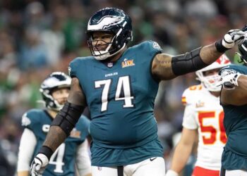 Two Former Gators Sign NFL Contracts