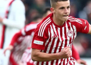 Η ΑΕΚ ενδιαφέρεται για την απόκτηση του θαύματος του Ολυμπιακού, Μουζακίτη, πριν το καλοκαιρινό μεταγραφικό παράθυρο