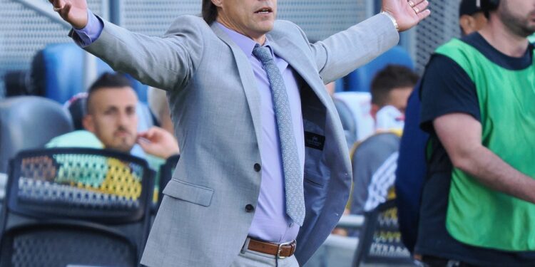  Ο Προπονητής της ΑΕΚ, Ματίας Αλμέιδα, Δίνει Λίστα με Τέσσερις Παίκτες που Πρέπει να Αποκτήσει η Ομάδα το Καλοκαίρι για να Κατακτήσει Όλα και να Πετύχει Ευρωπαϊκή Δόξα