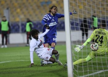 Какво става с тази звезда на Левски? За втори път се контузи след повиквателна от Илиан Илиев