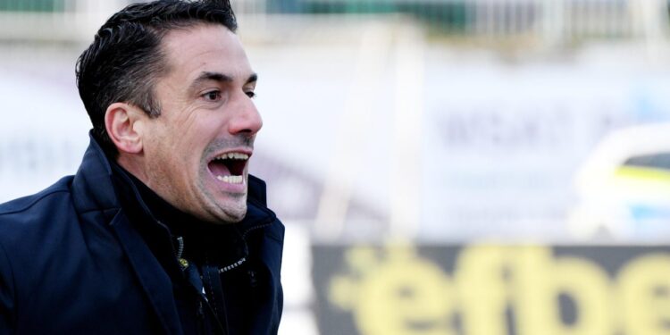 Веласкес затяга футболната дисциплина отзад, първи топ-титуляр изхвърча от състава утре