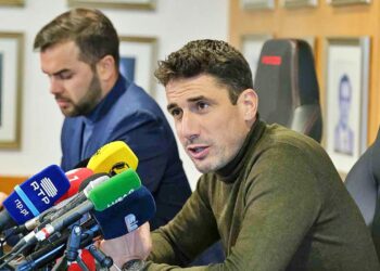 Хулио Веласкес: Нуждая се от друг играч на тази позиция, той симулира контузия, за да ходи в клуб с момичета, не е сериозен и трябва да бъде заменен през лятото