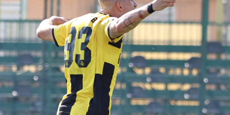 Две години Ботев Пд го лекува, а сега, за 2 забавени заплати подаде молба да се маха по вина на клуба