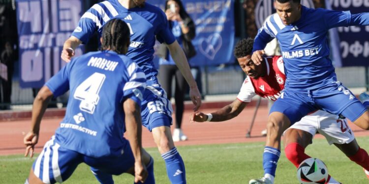 Веласкес слага край на издънките отзад! Левски с важно завръщане в отбраната