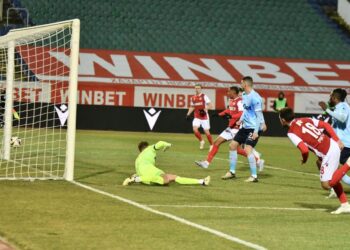 СЕНЗАЦИЯ НА “АРМИЯТА”! Томаш ПРИТИСНЕН? Задържа ключов играч ПО НУЖДА!