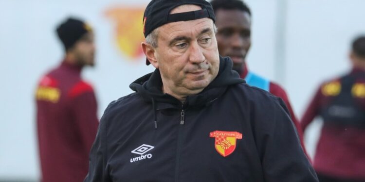 СКАНДАЛ! Мъри Стоилов посяга към звезда на ЦСКА – ще му позволят ли да я открадне БЕЗ ПАРИ?!