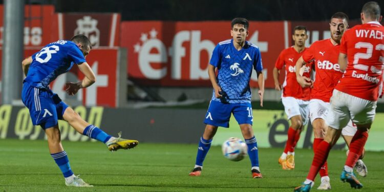 6 мача в началото му стигат! Веласкес зачеркна скъп чужденец в Левски, че и един българин