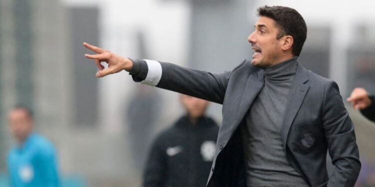 Левски София Предлага Нов Договор на Треньора Хулио Веласкес Преди Изтичането на Настоящия Му, Тъй Като Го Виждат Като Настоящето и Бъдещето