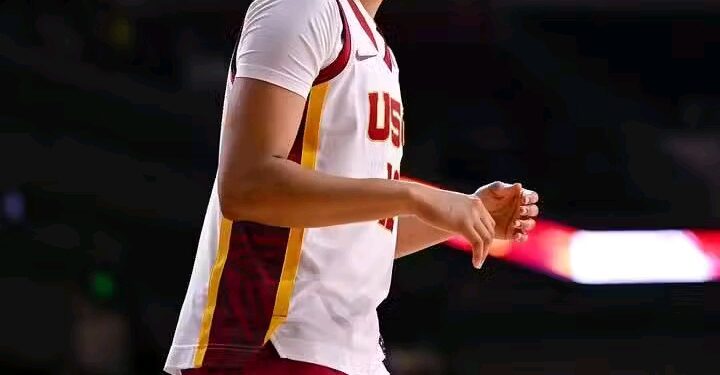 Paige Bueckers blast juju Watkins over winning award ahead of her, as she claims so many things against juju Watkins