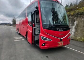 Пътуване със стил: Дали новият луксозен автобус на ЦСКА София е обект на завист в Европа и най-добрият в България?