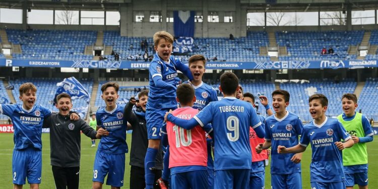 Синьо 🔵 Надигане на прилива: Левски София U14 се класира във финалната четворка на Купата на БФС!.  Прочетете цялата история на 👇 👇 👇