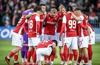 Грешен автобус? Въпроси възникват, след като ЦСКА обяви състава си за “Коритото”.