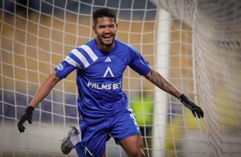 Крило на Левски подписа нов договор