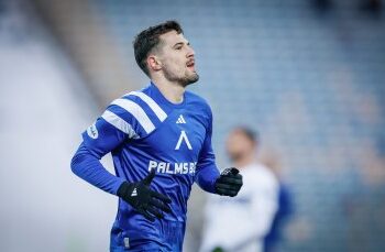 Левски продава три от звездите си