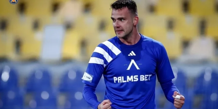 „Сините“ и пропуснатите дузпи: Любопитни факти от архива на Левски