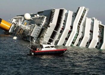 Breaking News: Ship Carrying 10,000 Passengers Sinks in Tragic Incident