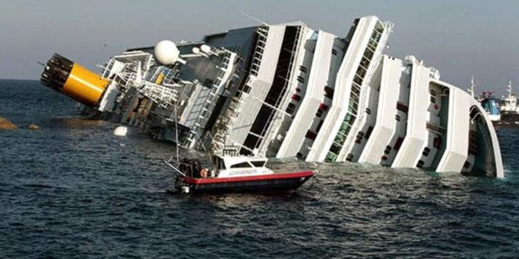Breaking News: Ship Carrying 10,000 Passengers Sinks in Tragic Incident