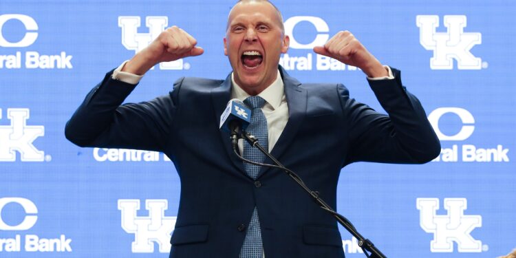 Kentucky wildcats coach Mark Pope commits his contract, with improved wages, making him one of the highest earning coaches in baseball