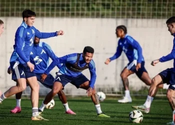 Трио в изолация и нови тактически ходове: Какво подготвя Веласкес за Заглебие?