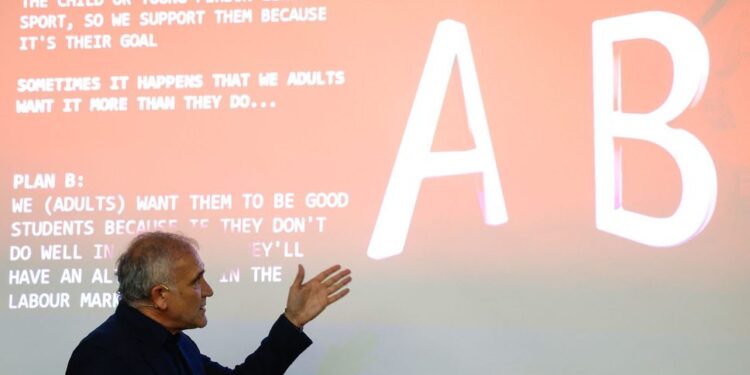 ЦСКА събра над 130 човека, пред които представи бъдещото футболно бижу за ДЮШ